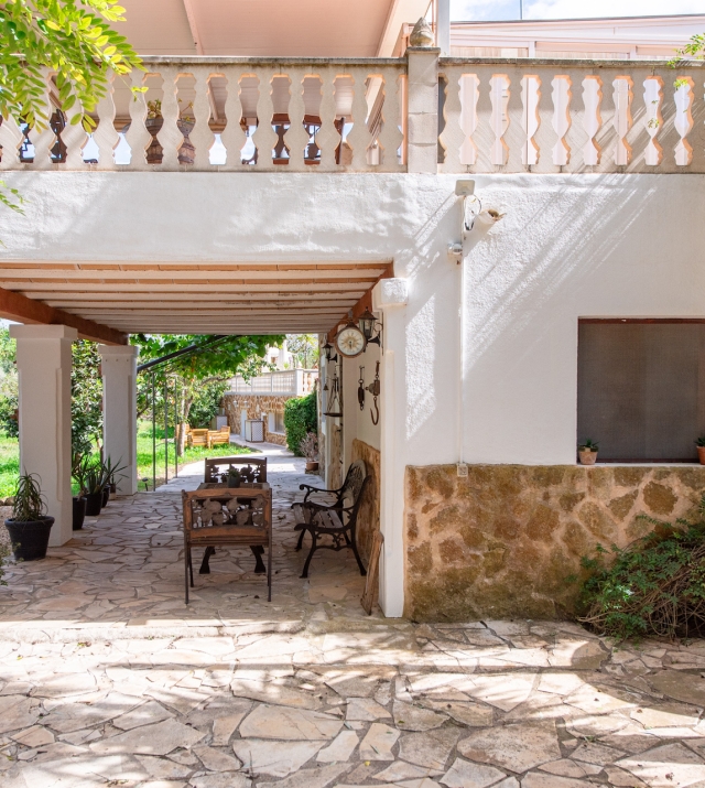 Resa Estates vastgoed te koop Ibiza Geraldine finca san lorenzo noorden side exterior 3.jpg